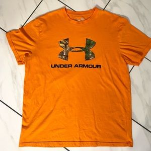 Mens Under Armour tshirt. Dry fit material. Camo detail
